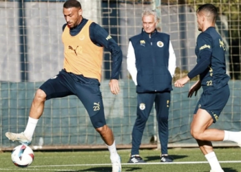 Jose Mourinho, Cenk Tosun’a ‘kal’ dedi