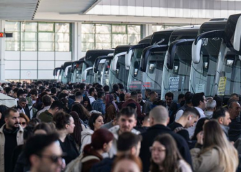 Otogarlarda bayram yoğunluğu