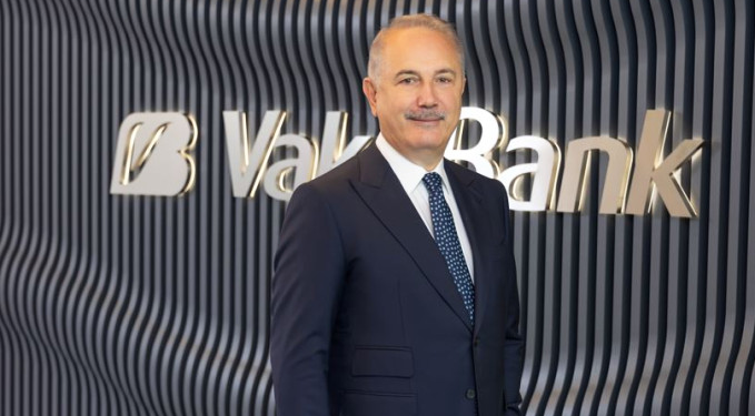 Abdi Serdar Üstünsalih Vakıfbank’ta görevine devam ediyor