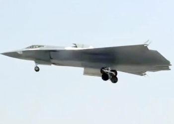 Çin’in gizemli savaş uçağı J-36 ortaya çıktı!