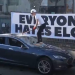 İngilizler delirdi: Musk’ı protesto için Tesla araca şiddet!