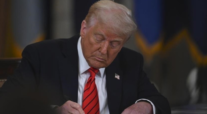 Piyasalar düşerken Trump tarifelerde ısrarlı: Trilyonlarca dolar gelir sağlayacak