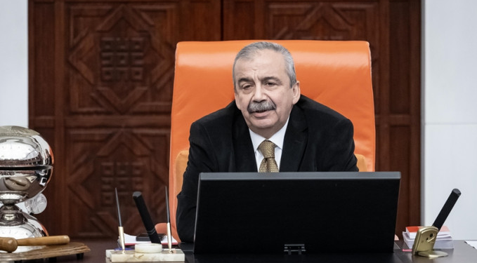 Siyasilerden Sırrı Süreyya Önder’e geçmiş olsun mesajları