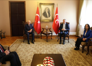 DEM Parti heyeti Bahçeli’yi ziyaret etti