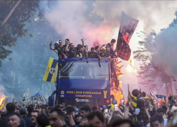 Fenerbahçe Beko Avrupa şampiyonluğunu kutladı