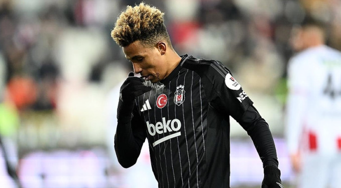 Gedson’a lazer tutan Fenerbahçeli taraftar gözaltına alındı