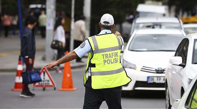 Emniyet ve trafik ekiplerinden bir haftada 403 bin 49 sürücüye işlem