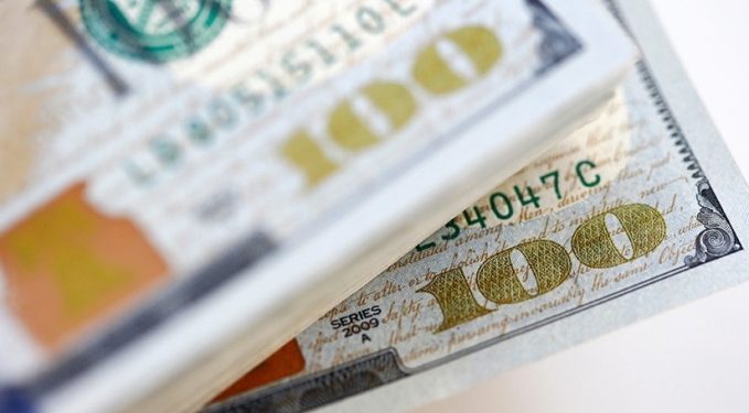 Dolar son bir ayın en büyük haftalık düşüşüne ilerliyor