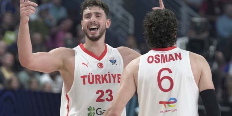 12 Dev Adam son 16 biletini liderlikle aldı