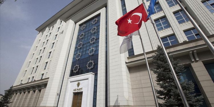 AK Parti’den 8 ilde il başkanlığı değişikliği