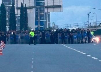 CHP İstanbul il binası abluka altında: Polis yolları kapattı
