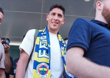 Edson Alvarez hazırlık maçında sakatlandı
