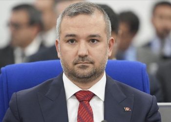 Faiz tahminlerine kayyım gölgesi
