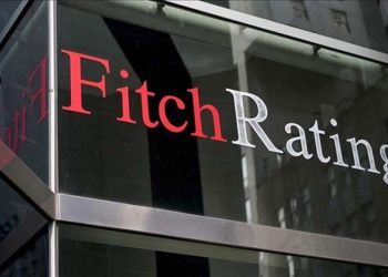 Fitch, İtalya’nın kredi notunu artırdı