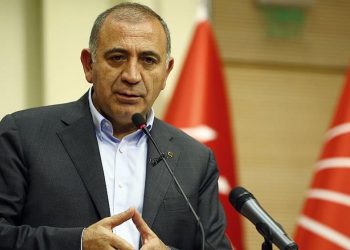 Kayyım Gürsel Tekin, CHP’nin eski il başkanlığına giriş için 30 kişilik liste hazırladı