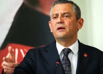 Özel’den mahkeme kararına tepki: Gürsel Tekin’i ihraç ettik
