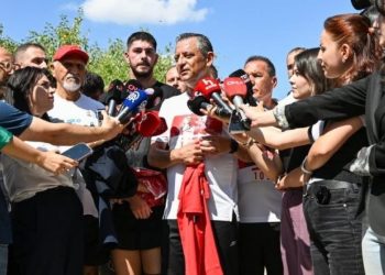 Özgür Özel, CHP’nin 102’nci Yıl Koşusu’nda yer aldı
