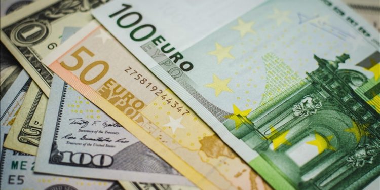 Rusya’da döviz kısıtlamaları devam edecek