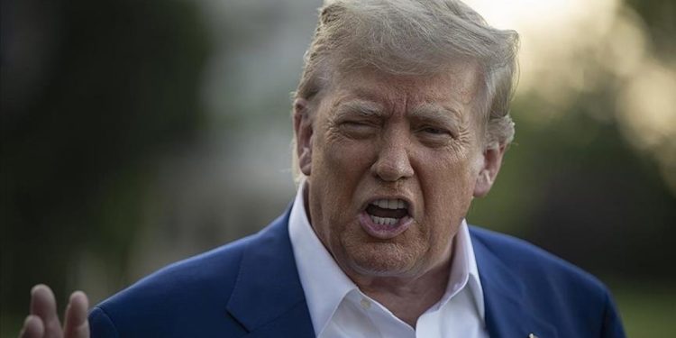 Trump: Chicago Belediye Başkanı ve Illinois Valisi hapse atılmalı