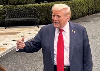 Trump, ithal otobüs ve kamyonlar için yeni tarife uygulayacak
