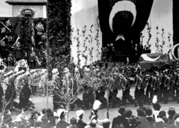 Büyük Önder’e saygı ve bağlılık: Sonsuzluğa uğurlanış