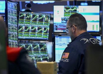 Wall Street kırmızıya boyandı