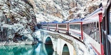 Turistik Doğu Ekspresi’nin yeni sezon ilk seferi Kars’a ulaştı