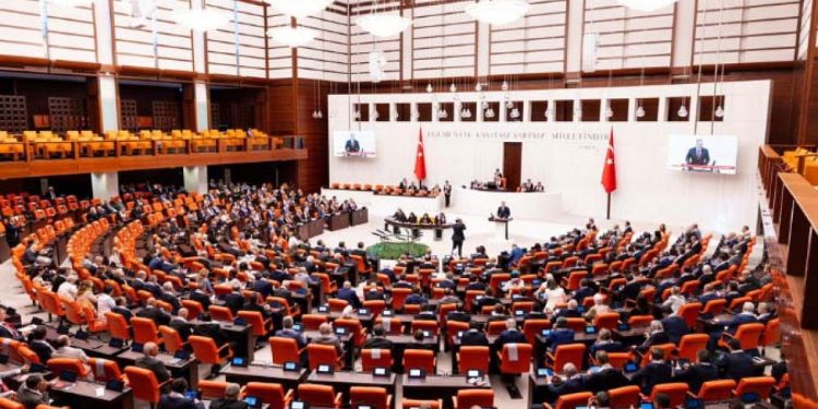 En düşük emekli maaşı düzenlemesi yarın Meclis’te
