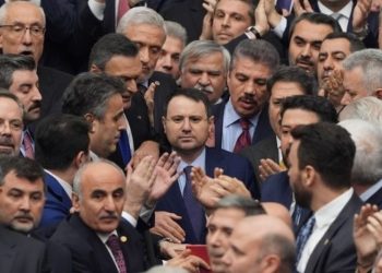 Meclis’te yemin gerginliği