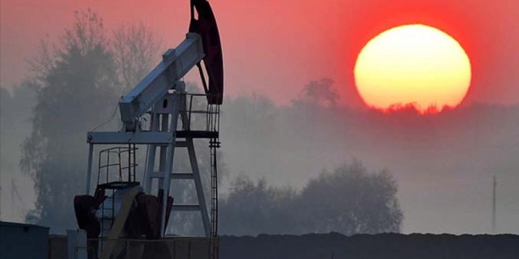 Petrol kritik ekonomik verileri bekliyor