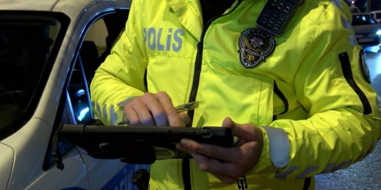 Trafikte yeni düzenlemeler yürürlükte! Cezalar katlandı