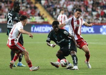 Antalyaspor galibiyete rağmen Süper Lig’e veda etti