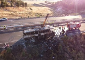 Denizli’de yolcu otobüsü kaza yaptı: 1’i bebek 8 ölü