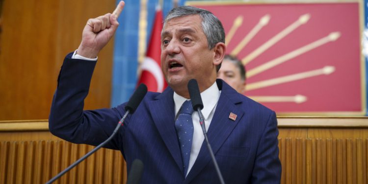 Özgür Özel, CHP Grup Başkanı oldu