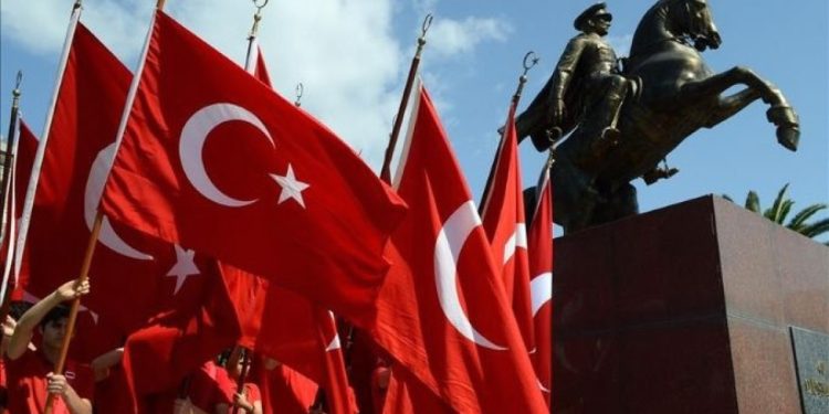 Siyasilerden peş peşe 19 Mayıs mesajları