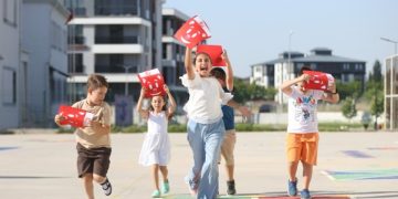81 ilde karne heyecanı! 18 milyon öğrenci yaz tatiline girdi