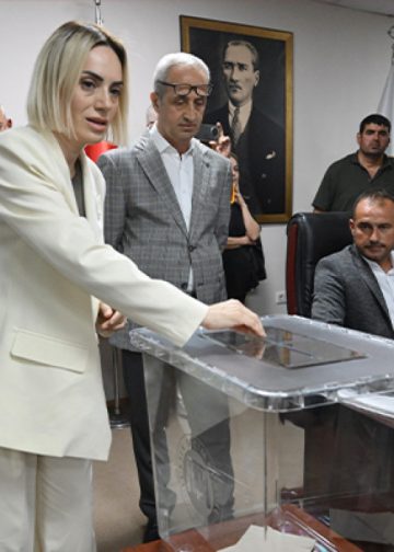 Akçakoca Belediyesi AK Parti’ye geçti