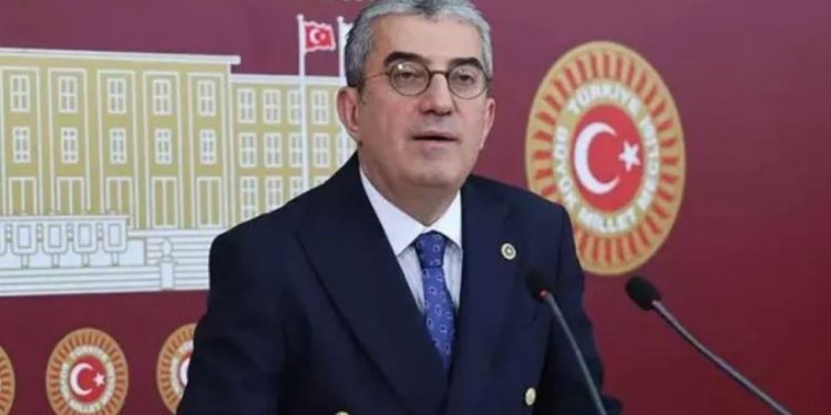 CHP’de Gökhan Günaydın’ın grup başkanvekilliği görevi iade edildi