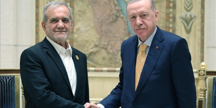 Cumhurbaşkanı Erdoğan, Mesud Pezeşkiyan ile görüştü