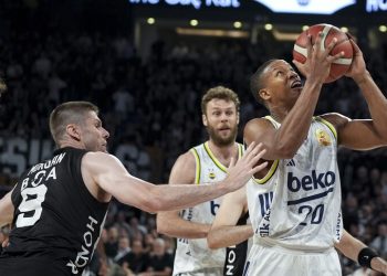 Fenerbahçe Beko, son saniye basketiyle şampiyon oldu!