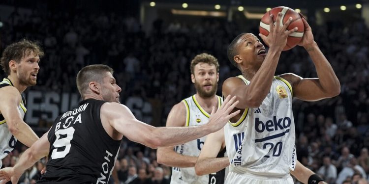 Fenerbahçe Beko, son saniye basketiyle şampiyon oldu!