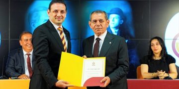 Galatasaray’da Özbek ve yönetimi mazbatalarını aldı