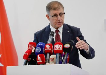 İzmir Büyükşehir Belediye Başkanı Cemil Tugay CHP’den istifa etti