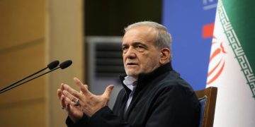 Pezeşkiyan: Savunma kapasitemiz konusunda kimseyle müzakere yapmayız