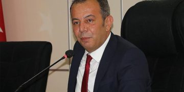 Tanju Özcan CHP’den istifa etti