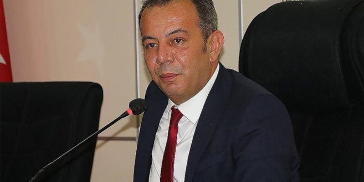 Tanju Özcan CHP’den istifa etti