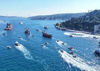 15 Temmuz şehitleri anısına İstanbul Boğazı’ndan 253 tekne geçti