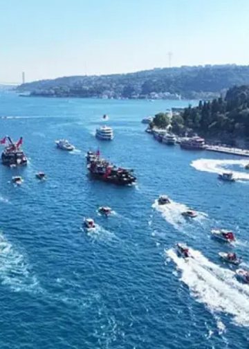 15 Temmuz şehitleri anısına İstanbul Boğazı’ndan 253 tekne geçti