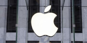 Apple yeniden dünyanın en değerli şirketi oldu