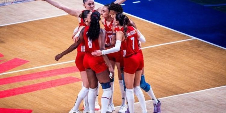 Çin’i de devirdiler! Filenin Sultanları finalde